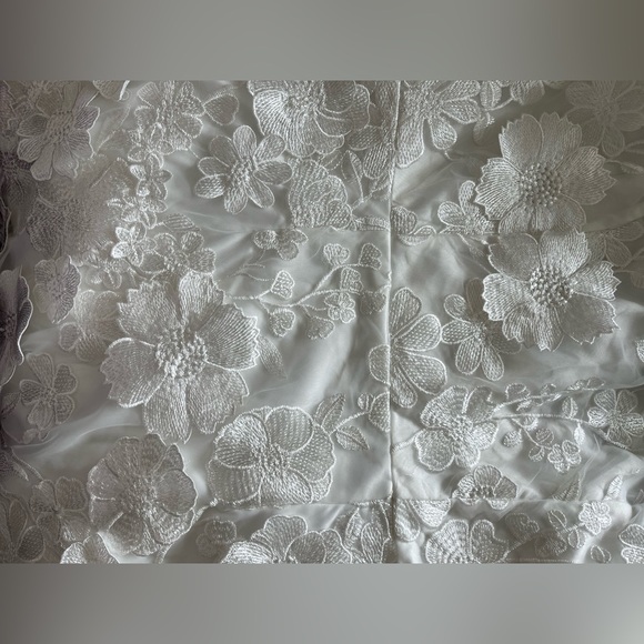 Lulu’s Blossoming Dream White 3D Floral Embroidered Bodycon Mini Dress size M - Picture 8 of 9